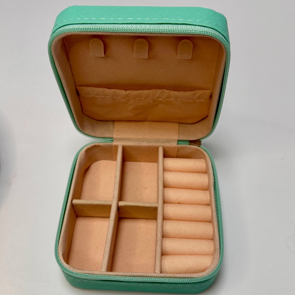 Mint Jewelry Organizer Case – Compact Travel Size